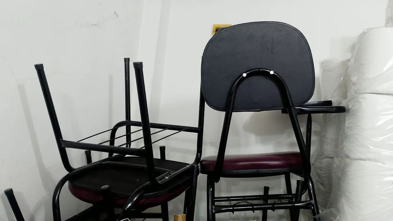 CADEIRA COM PRANCHETA 