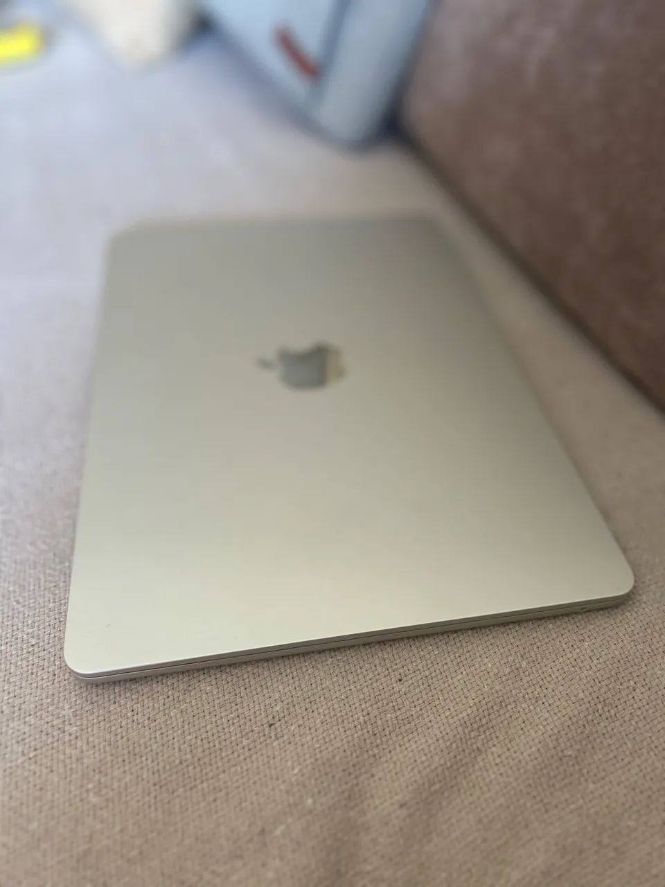 MacBook Air 2022 - M2 | 16 GB RAM | Dourado | Semi-novo