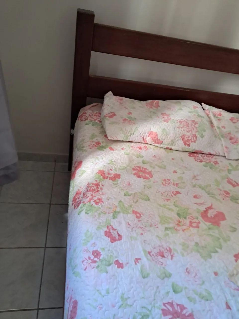 Vendo cama casal madeira de lei