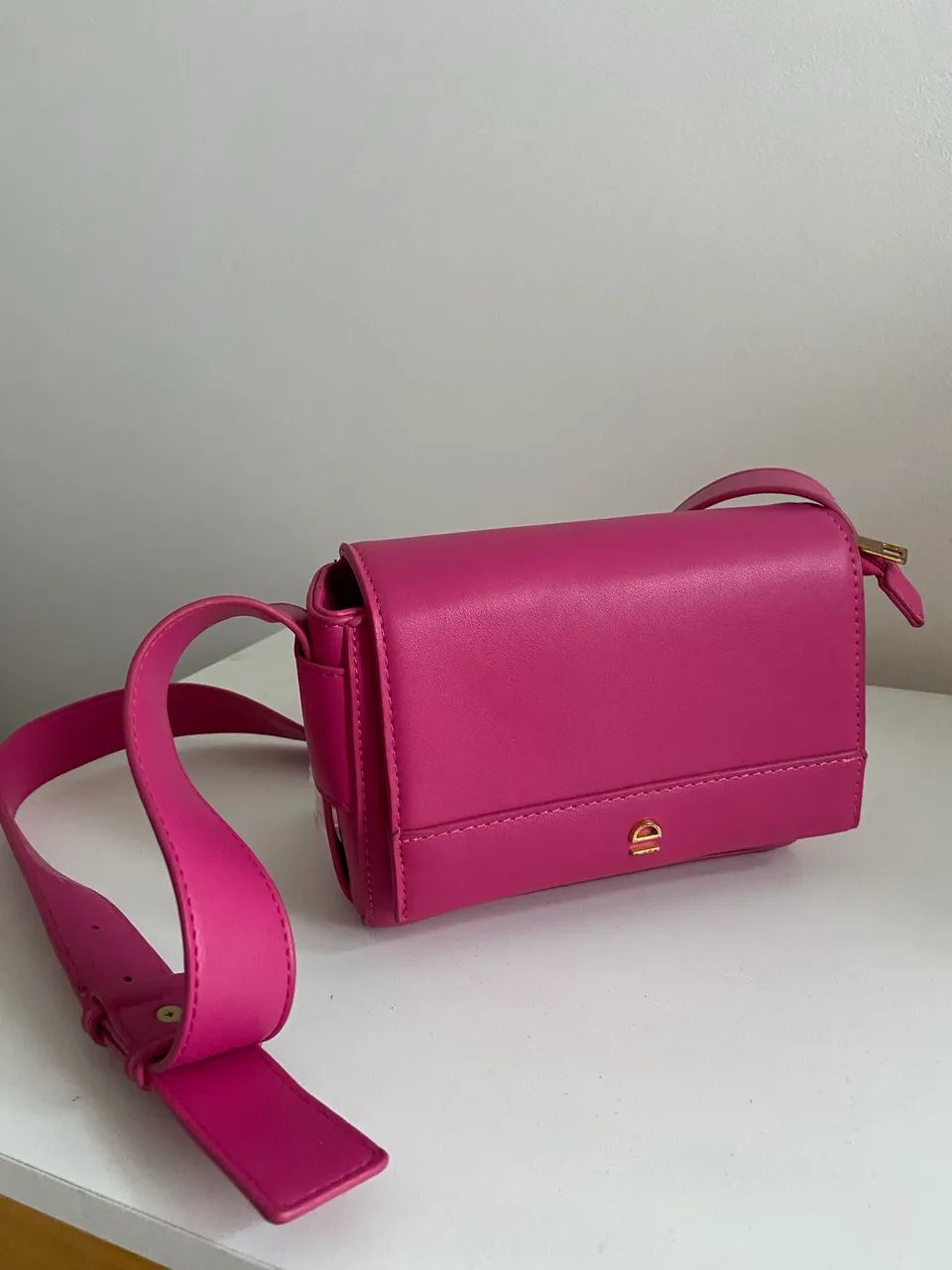    Kit com 2 bolsas femininas em ótimo estado - R$ 110 - Foto 2