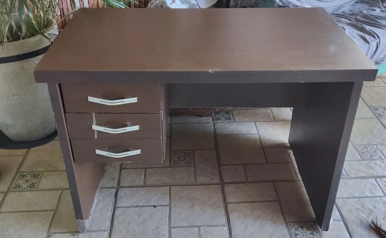 Mesa de escritório de madeira 