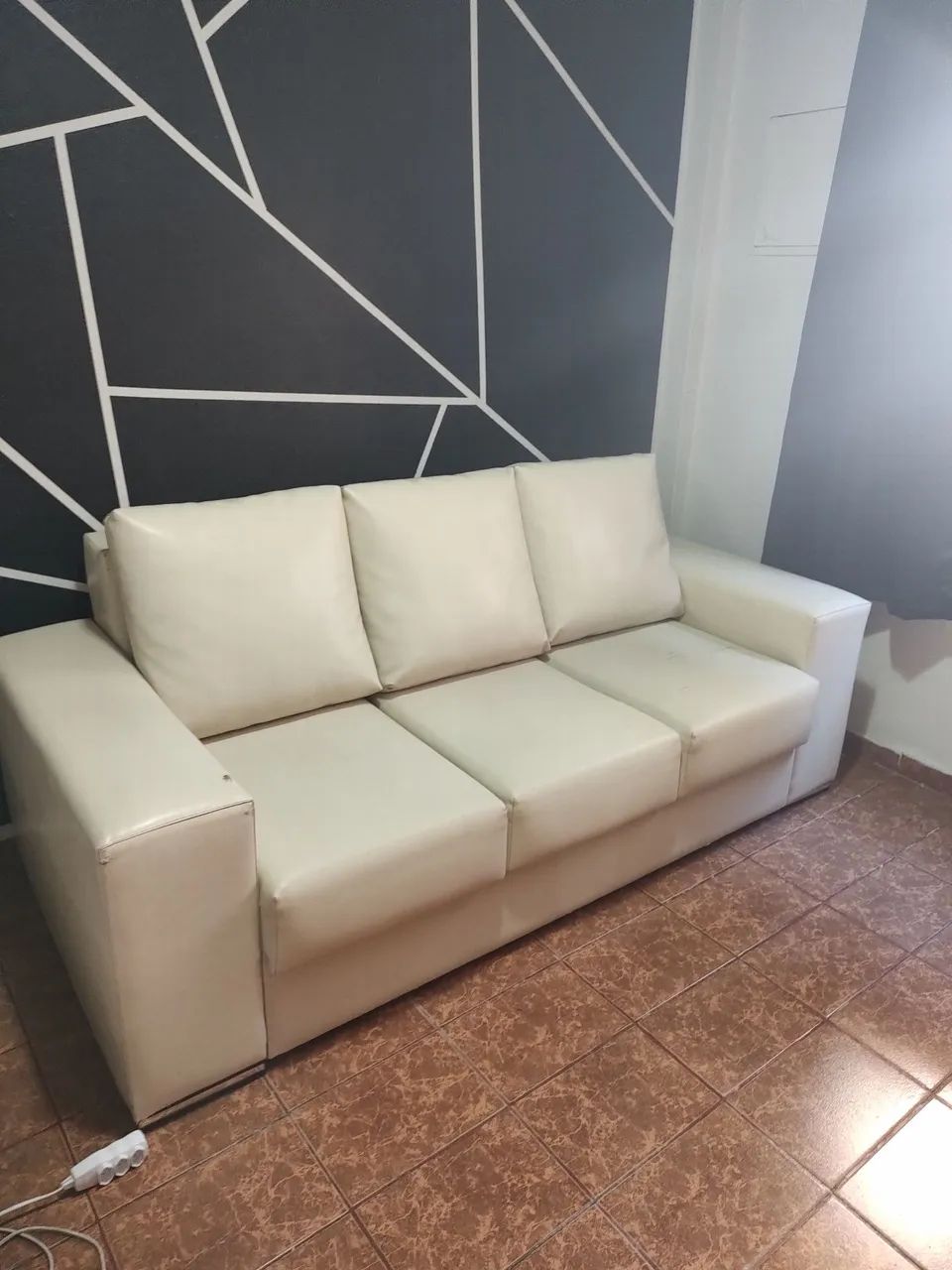 Sofá retrátil courino ,usado em bom estado 