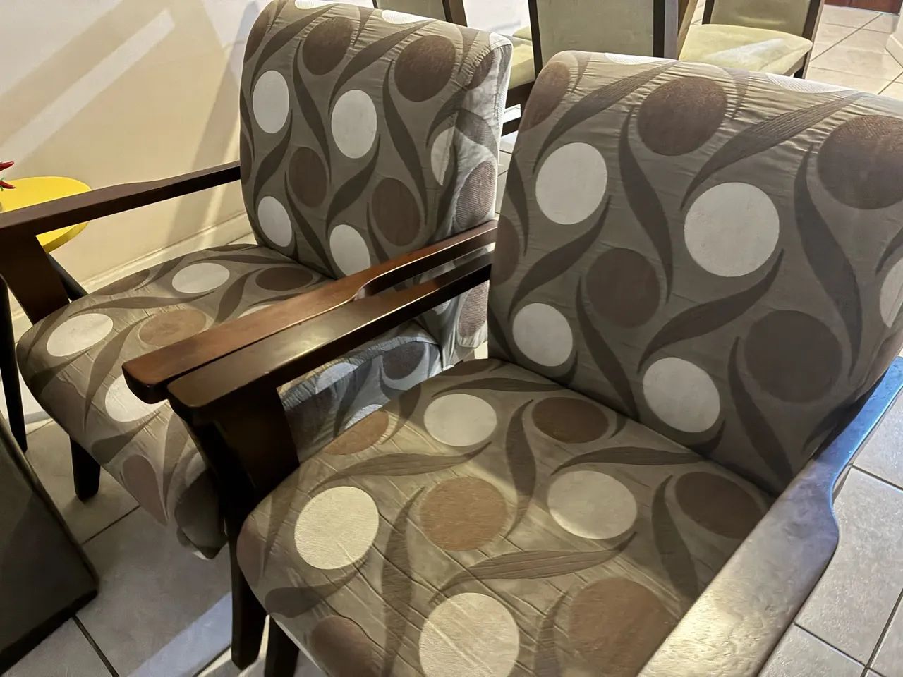 Poltronas decorativas/madeira - Foto 2