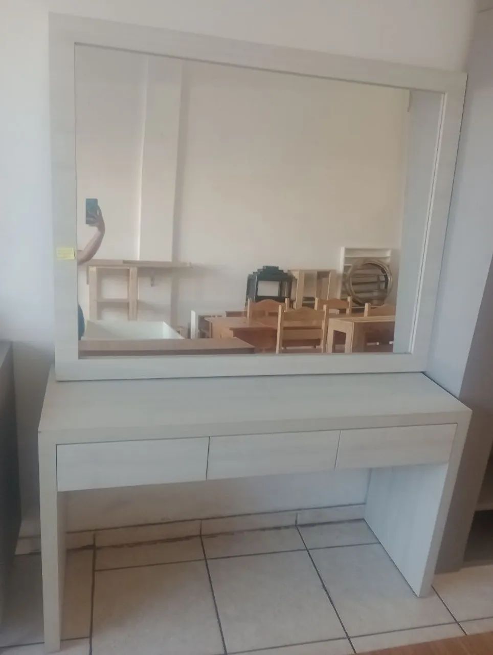 Penteadeira com espelho e 3 gavetas