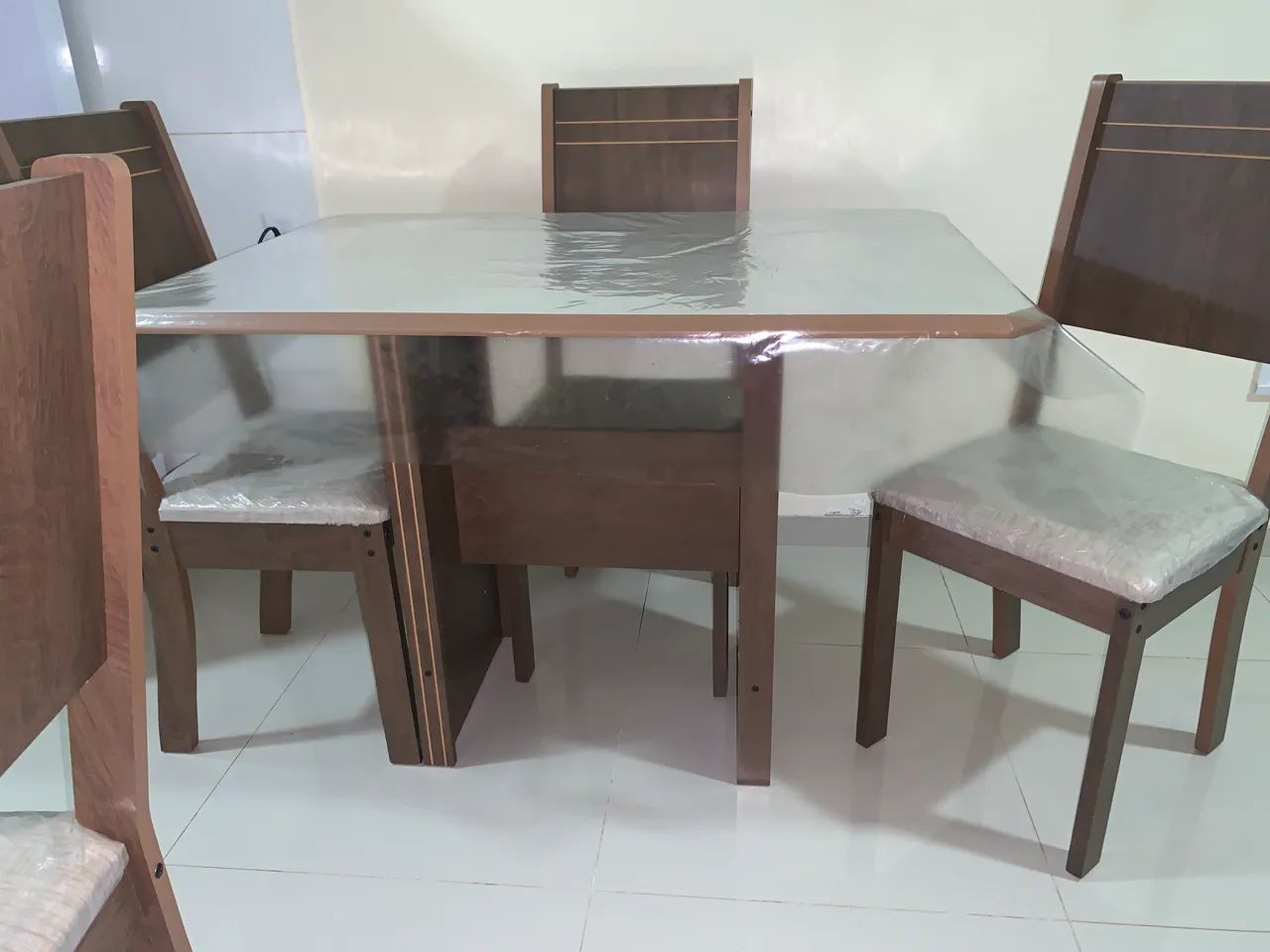 Mesa com 4 cadeiras - Foto 2