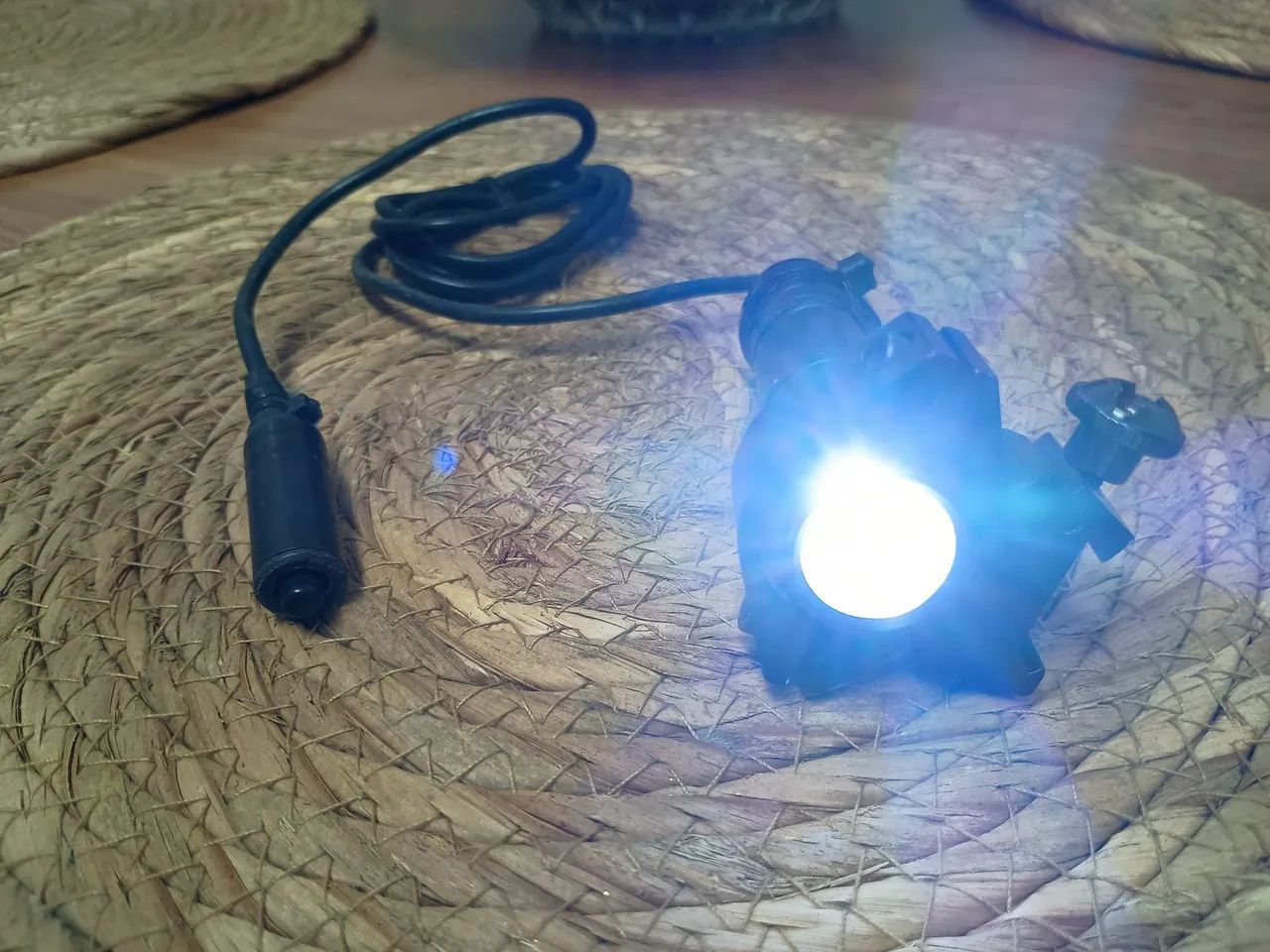 Lanterna LED compacta com suporte de fixação 22mm e botão remoto de acionamento rápido  - Foto 2