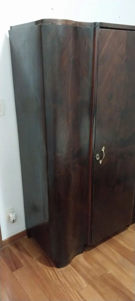 Guarda roupa antigo solteiro