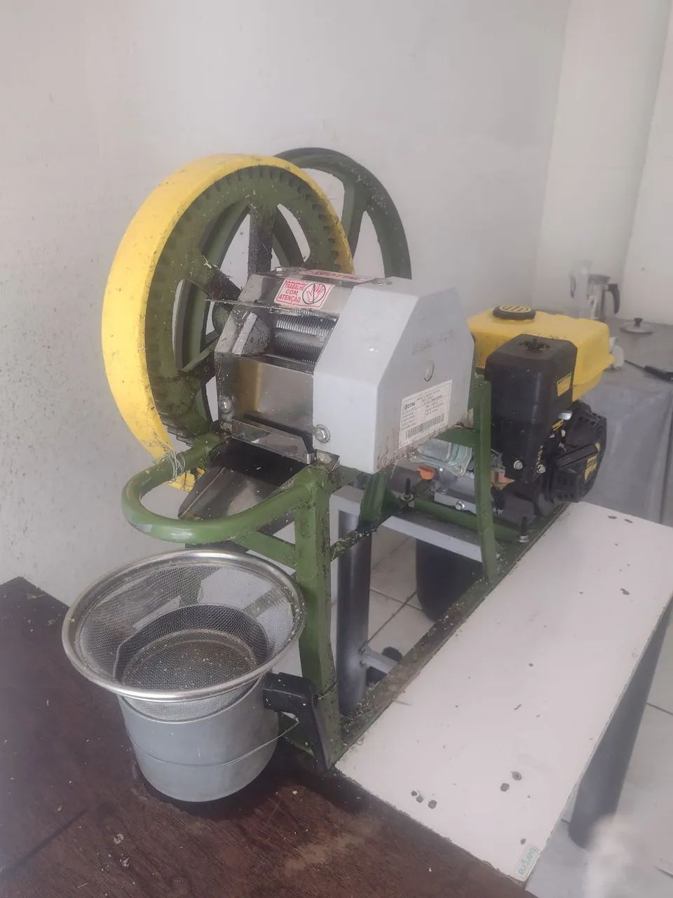 Engenho de cana a gasolina partida manual 7 hp rolos em inox  - Foto 2