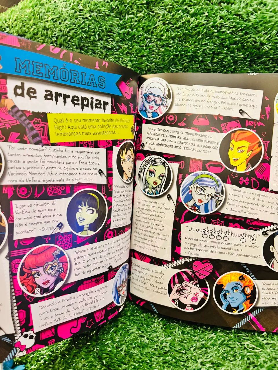 Livro Fearbook Monster High - Foto 6