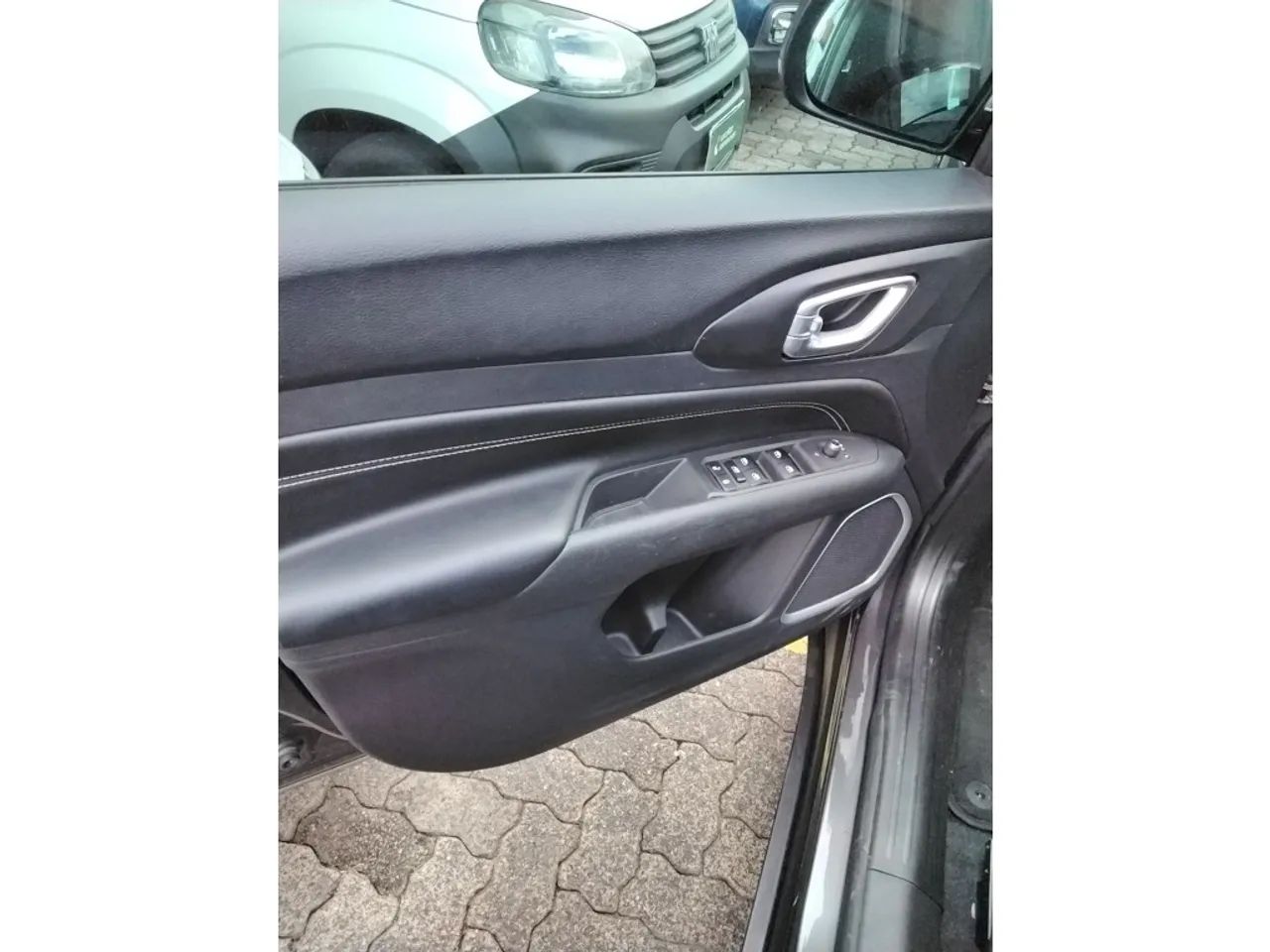 Jeep Compass LONG. T270 1.3 TB 4x2 Flex Aut., foto 14 de 15