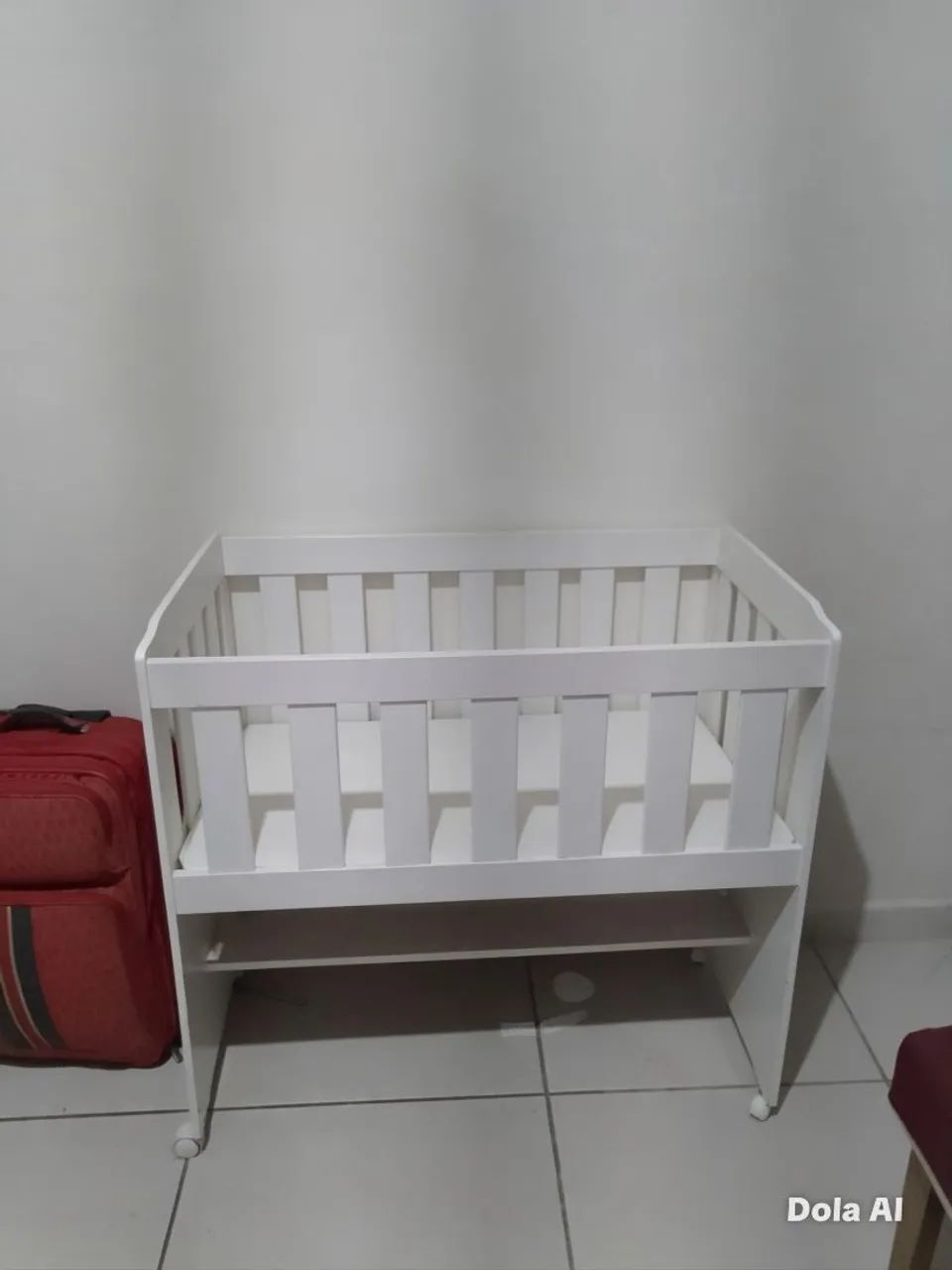 Mini berço com colchão e lençol de brinde 