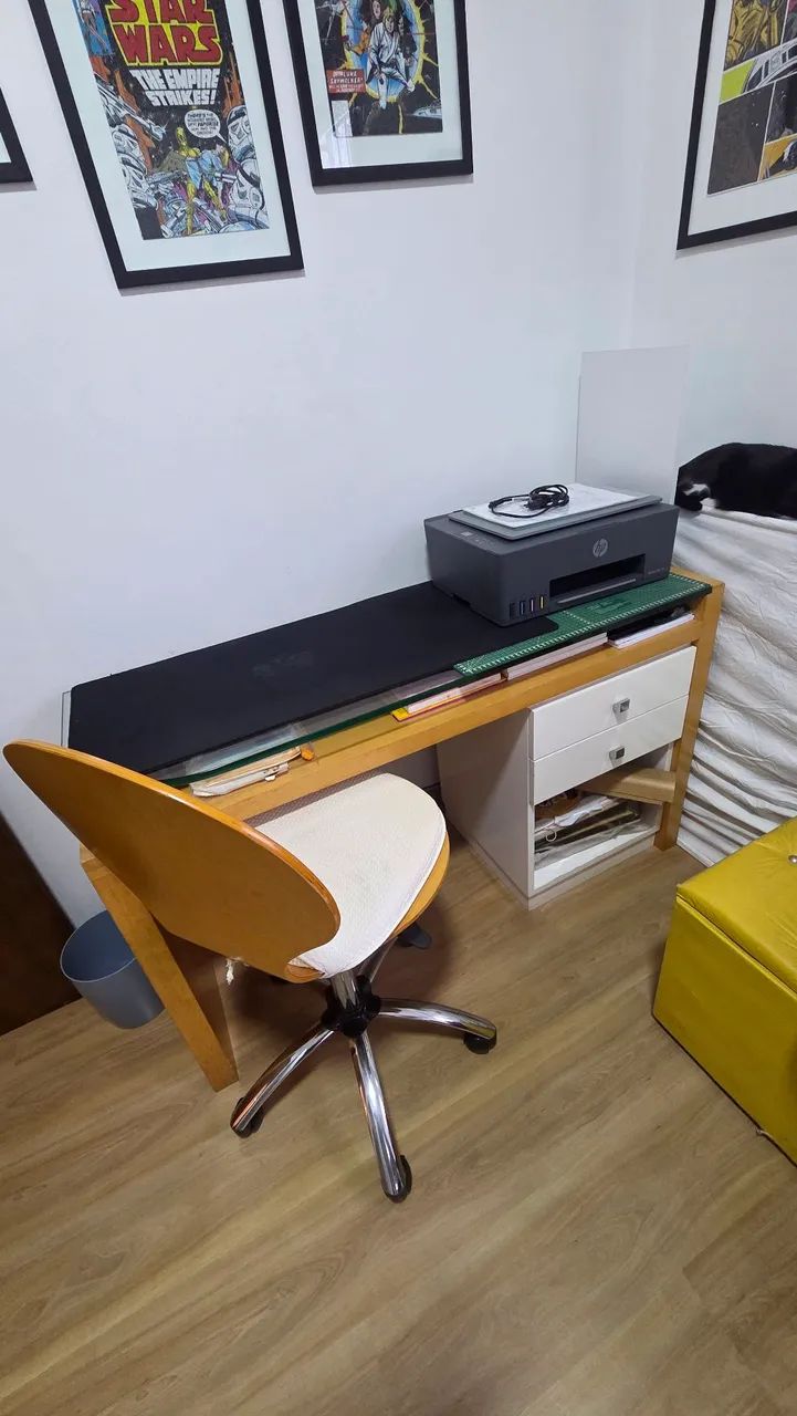 Mesa de escritorio com tampo de vidro