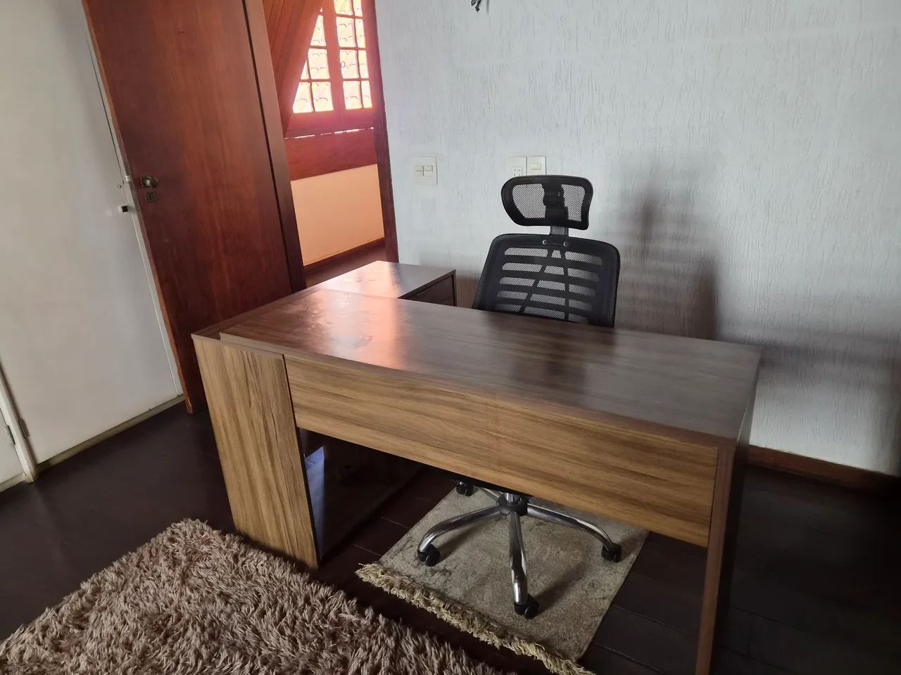 MESA DE ESCRITORIO COM CADEIRA. EXECELENTE ESTADO.