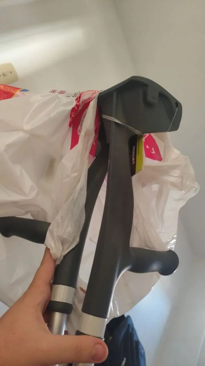 Par de muletas novas na etiqueta 