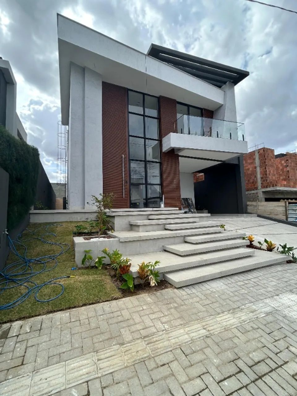 Terras Alphaville- 287m², 5 Suítes, Varanda, Escritório. -Próximo ao catolé  - Foto 2