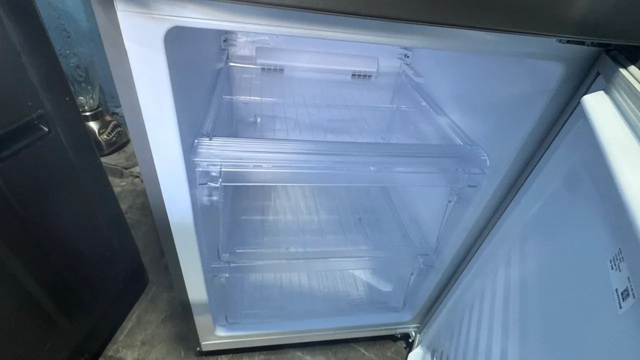 Geladeira fros free inversa inox semi nova - Foto 2