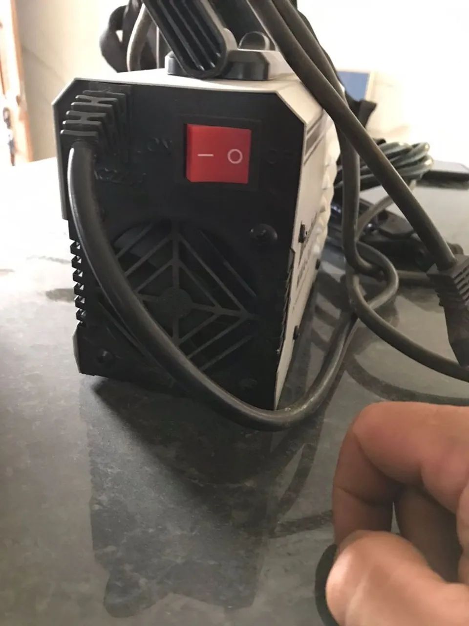 Máquina de solda inversão elétrica 220/110 MMA/200 - Foto 4