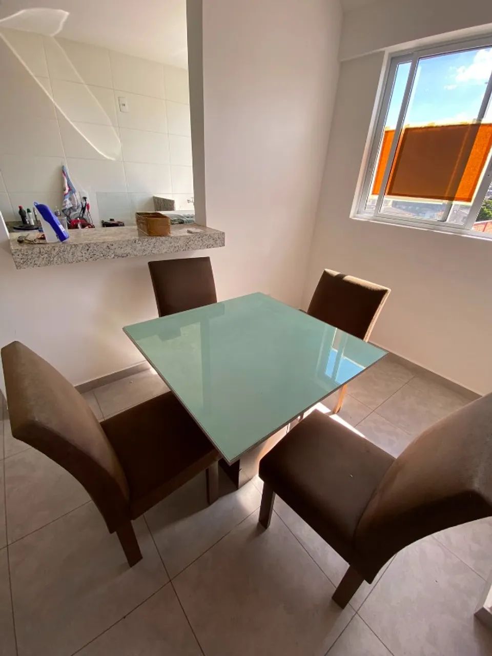 Mesa de jantar com tampo de vidro - Foto 2