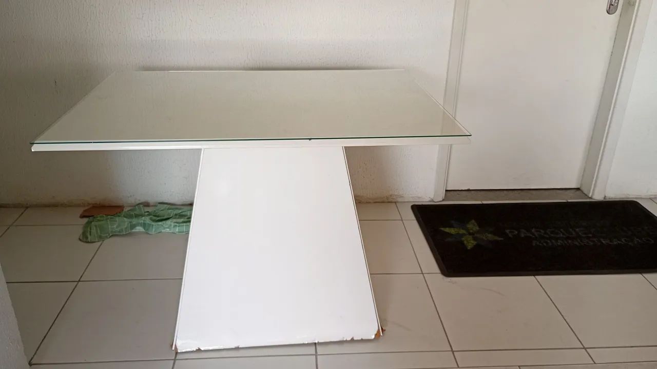 Mesa de madeira com vidro  - Foto 2