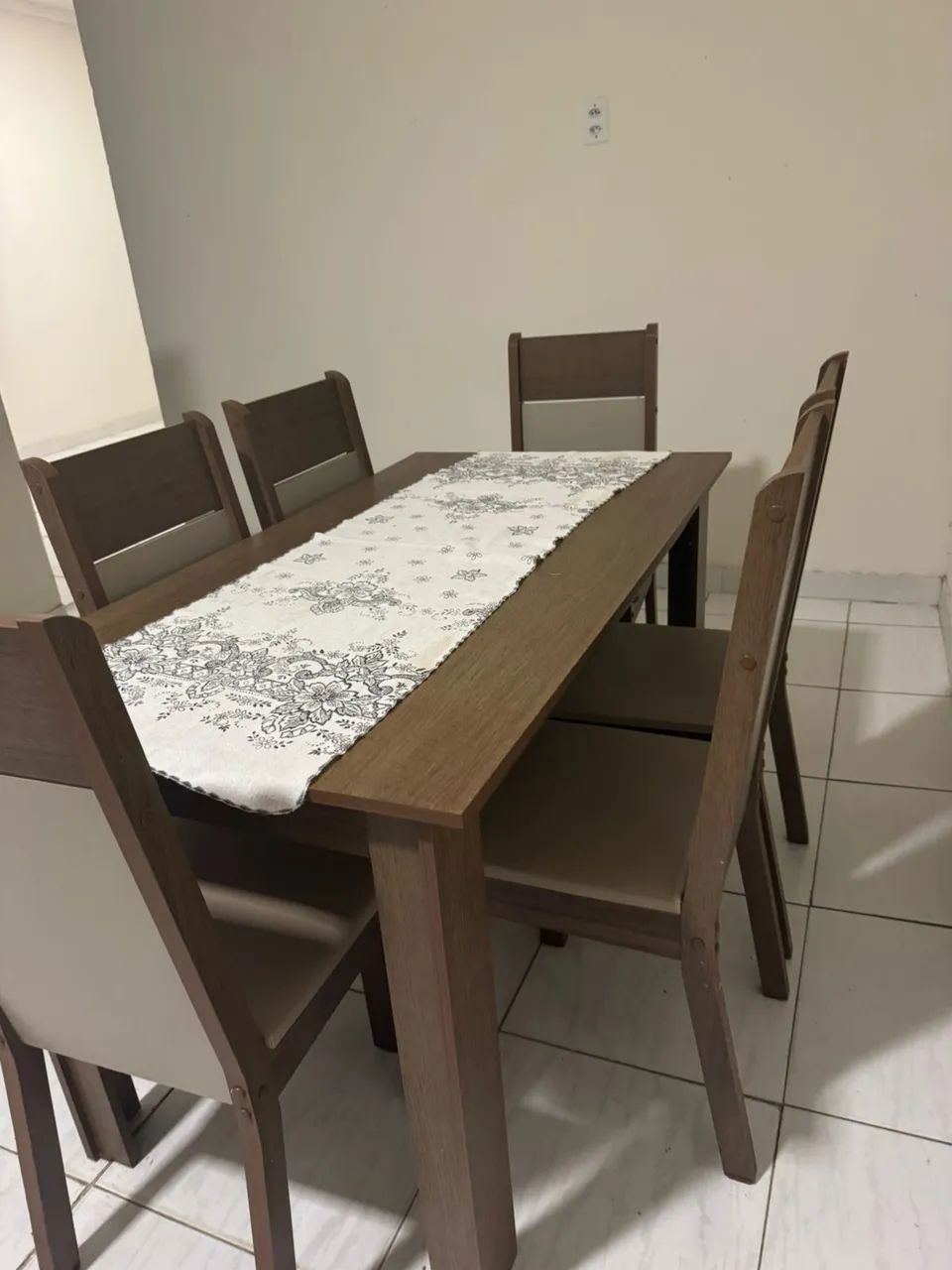 Mesa 6 cadeiras nova