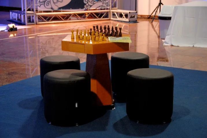 Mesa de Jogo Dama e Xadrez em Madeira - BrinqueLazer - Foto 5