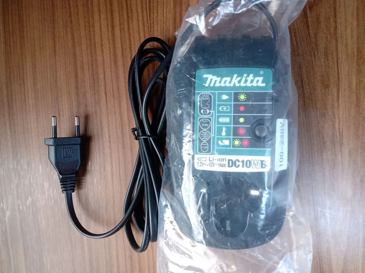 Parafusadeira e furadeira Makita sem fio, com carregador e bateria. - Foto 3