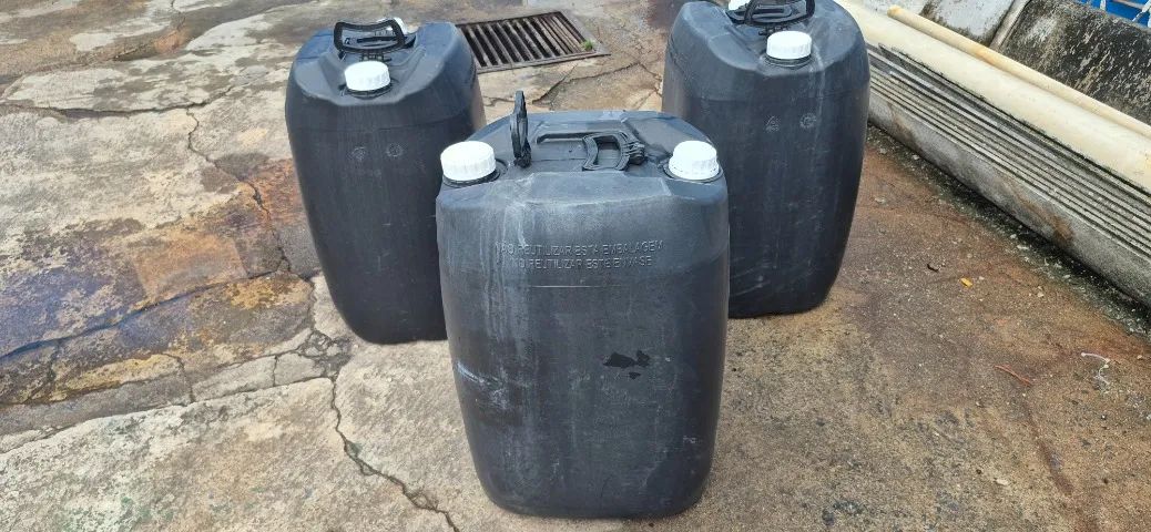 Vendo Bombonas (galões) de 50 litros vazios.