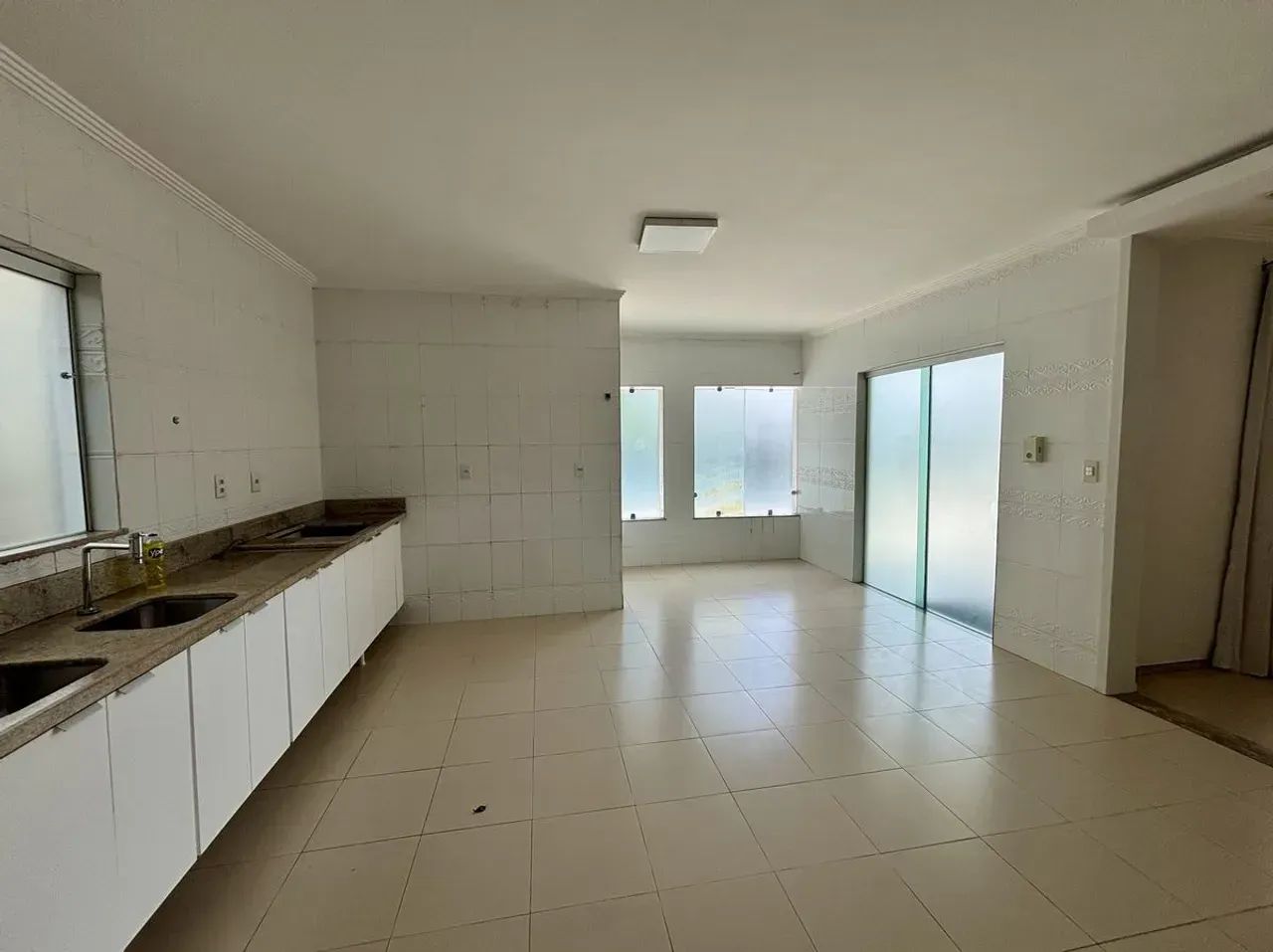 Imóvel para aluguel possui 480 metros quadrados com 5 quartos em Parque Verde - Belém - PA - Foto 6