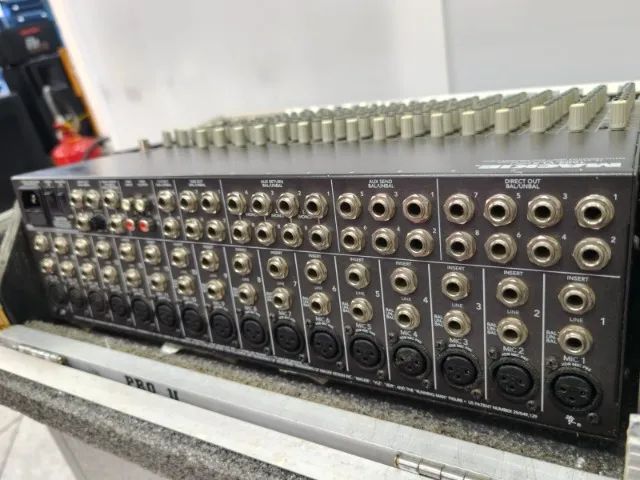 Mesa Mackie Vlz 1604 com case pouco uso  - Foto 3