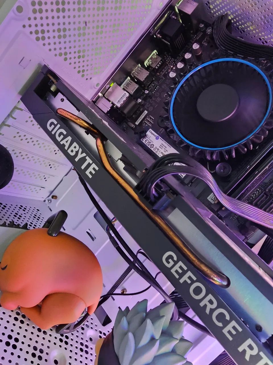 Placa de video Gigabyte RTX 4060 novíssima  - Foto 3