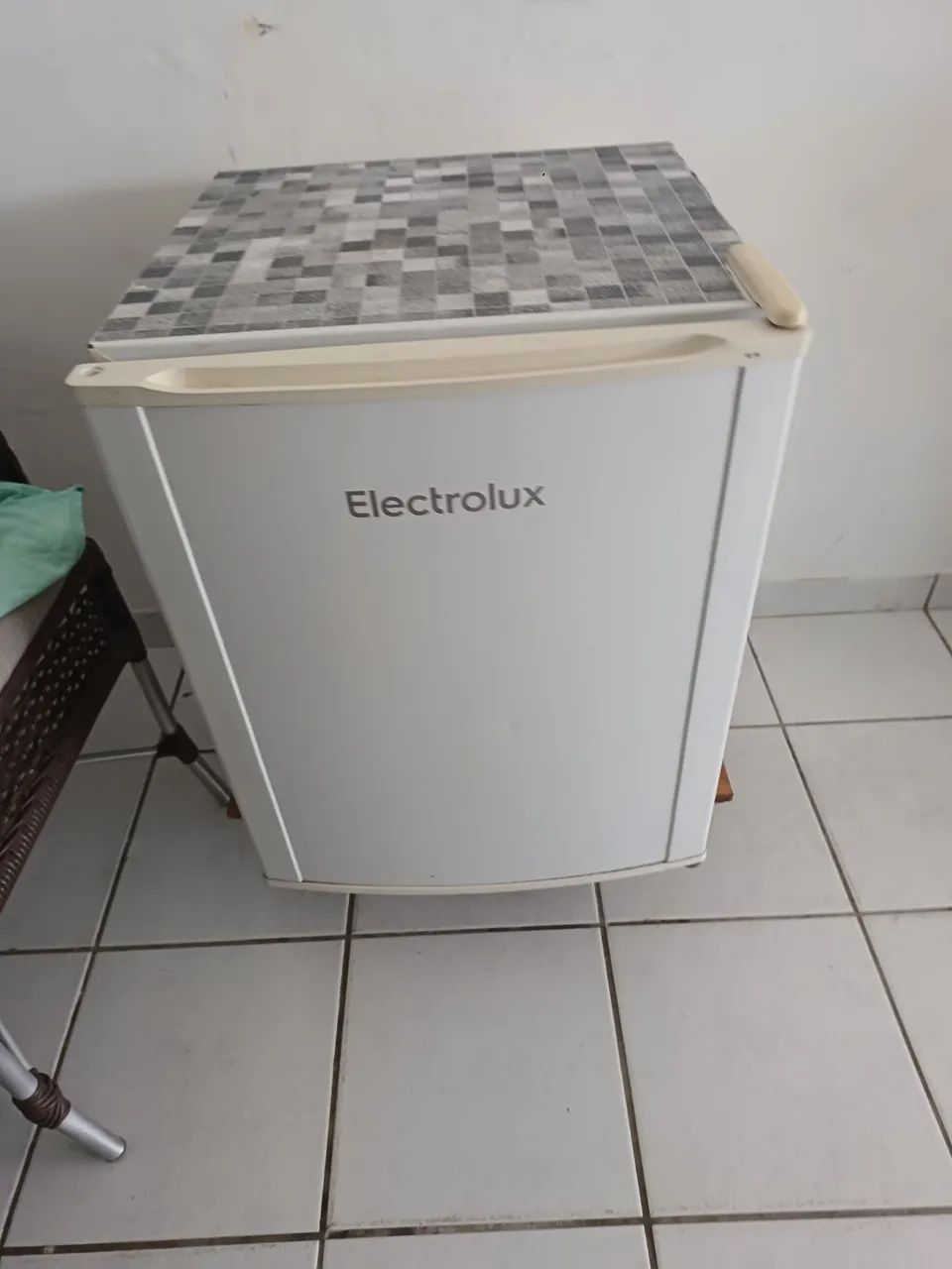 Frigobar eletrolux 80lts ótimas condições 