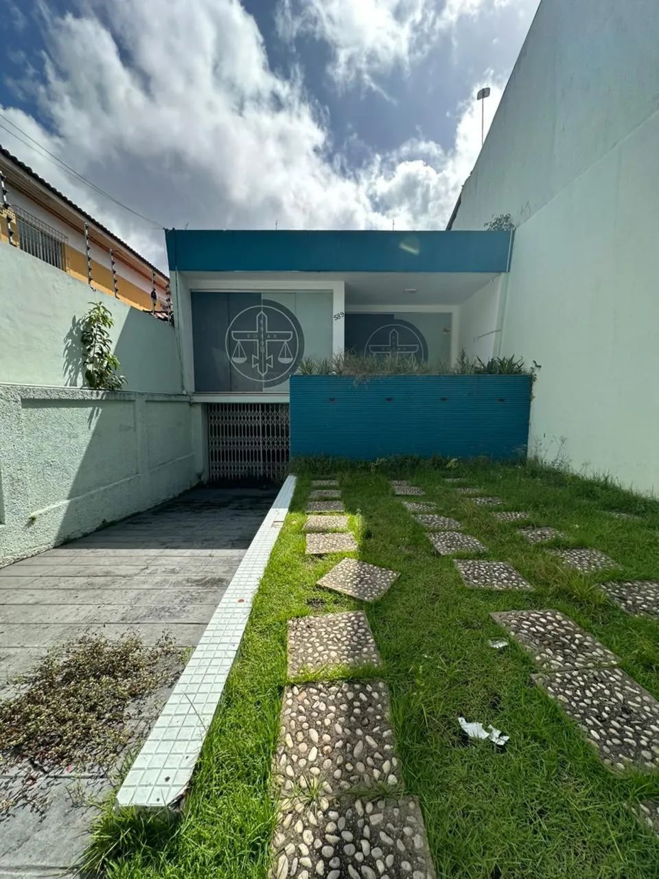 Casa comercial em frente à praça da República 