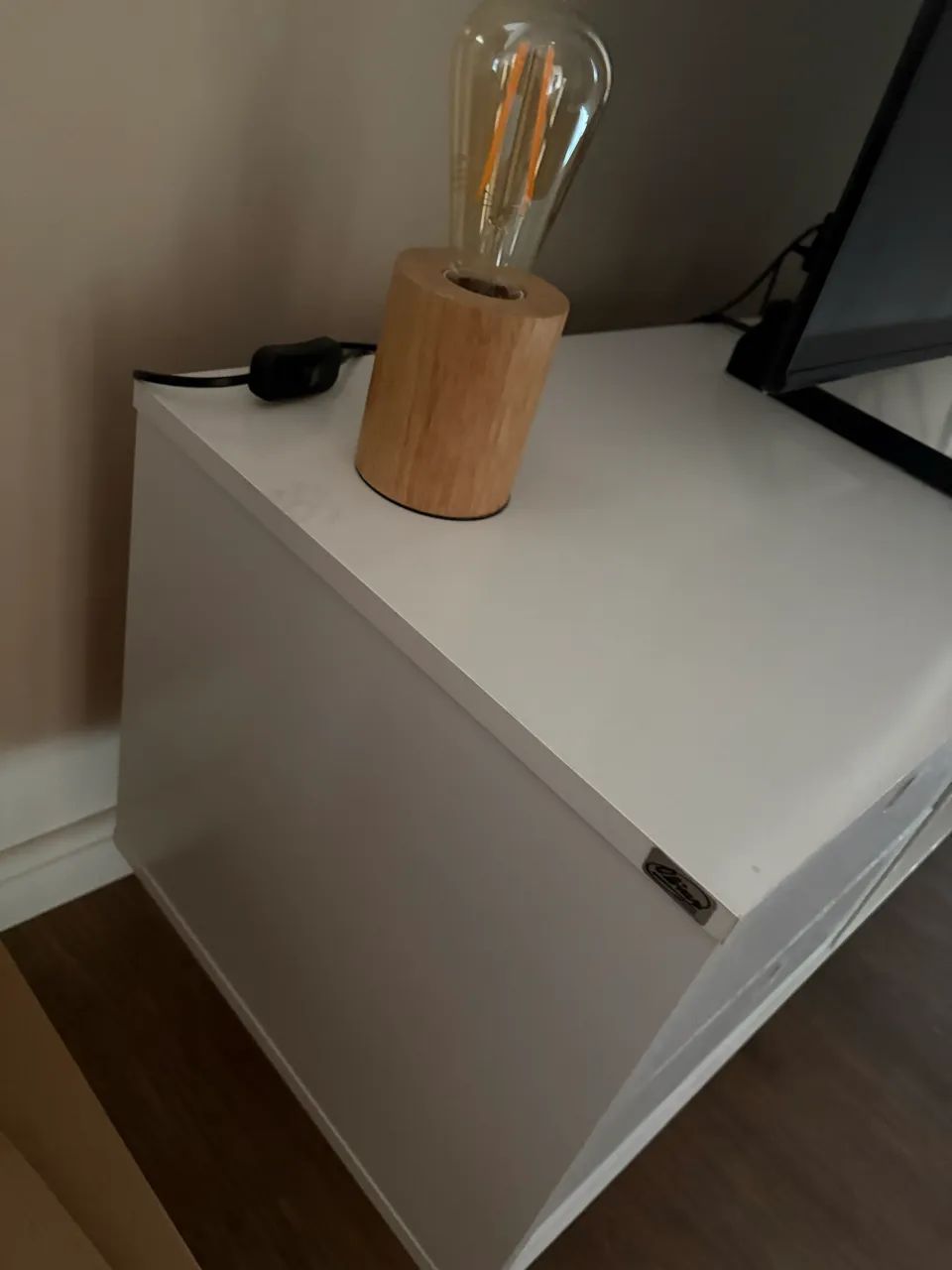 Rack para TV Mobly Branco Retrô com Gavetas e Nichos - Foto 3