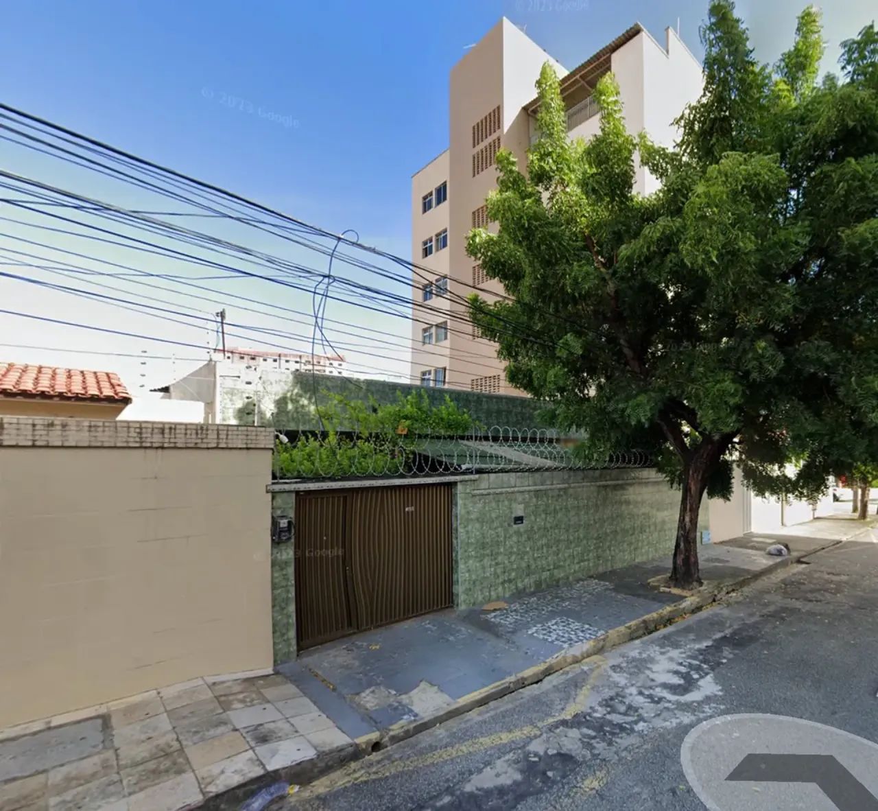 Vendo casa 4/4 com 3 suítes + DCE completa no Bairro de Fátima