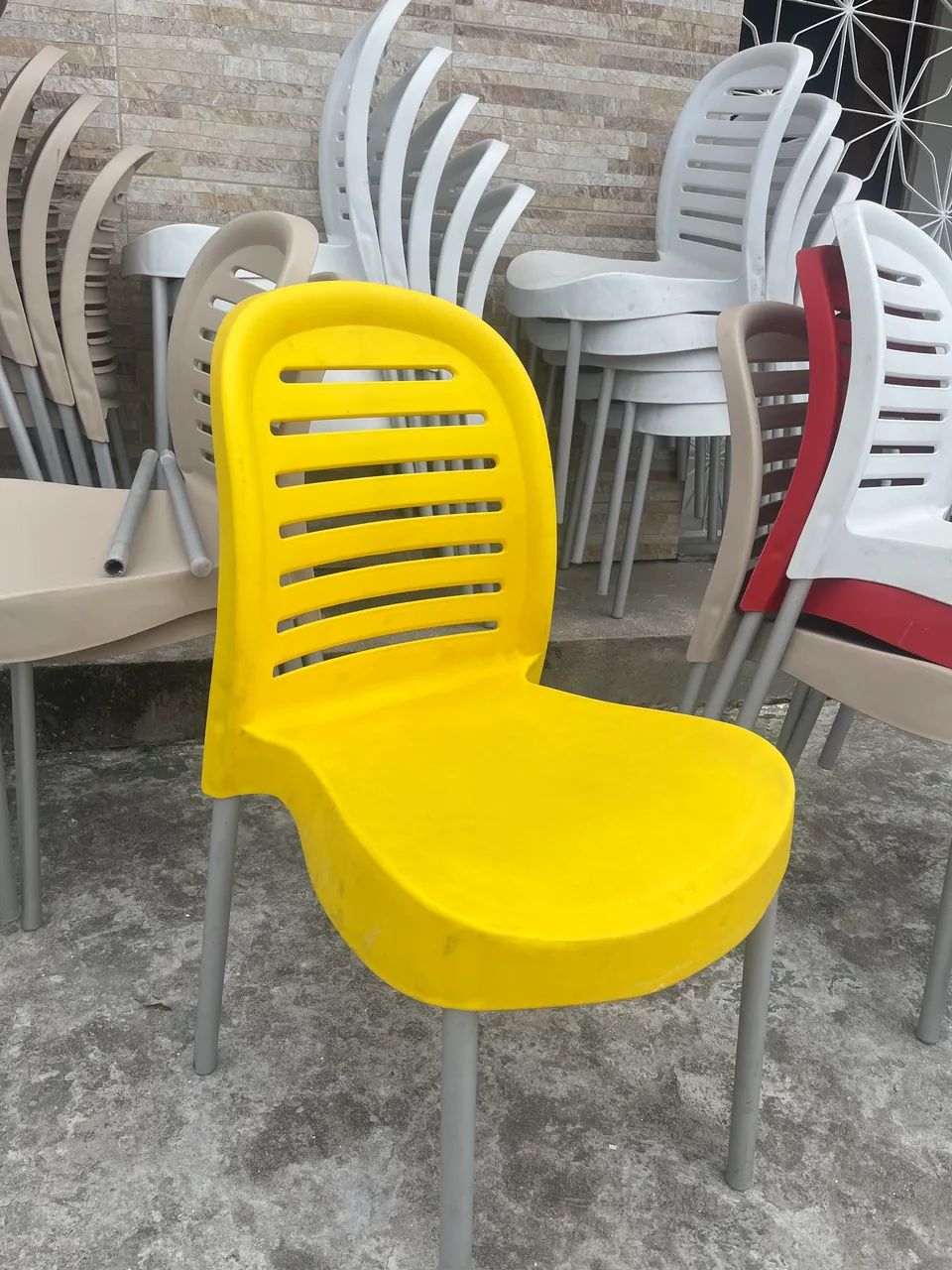 Cadeira com pés de alumínio  - Foto 2