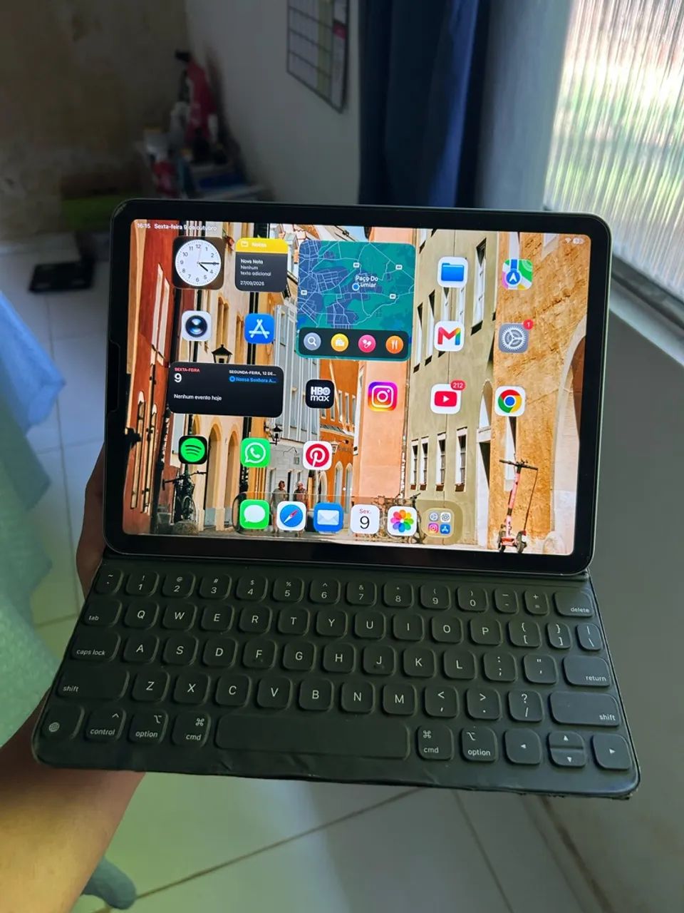 iPad Air 4 Wi-Fi 64GB + Magic Keyboard  