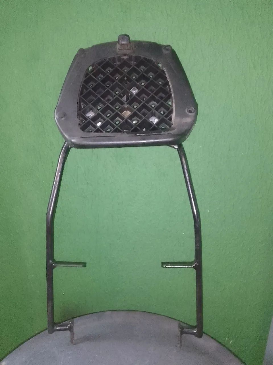 Bagageiro pop 110 com suporte para bauleto