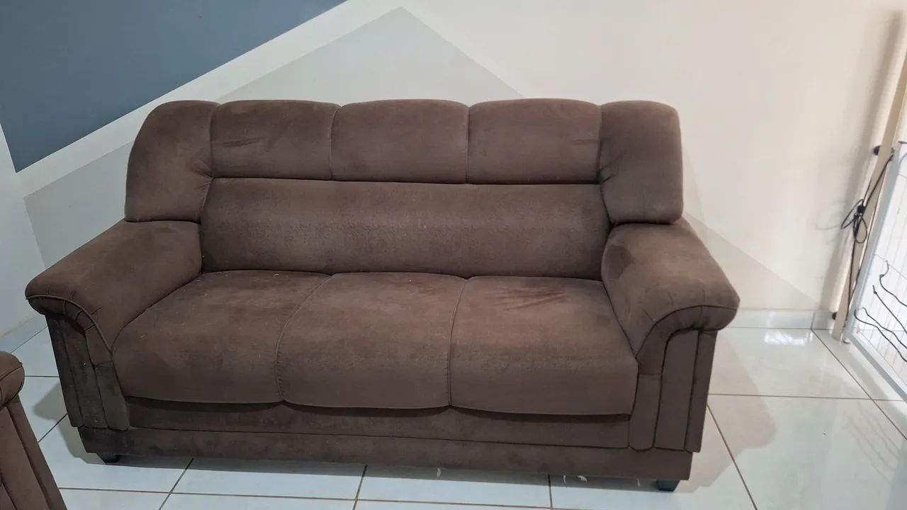 Jogo sofá fixo 3 e 2 lugares: Suede Marrom - confortável e conservado - Foto 2