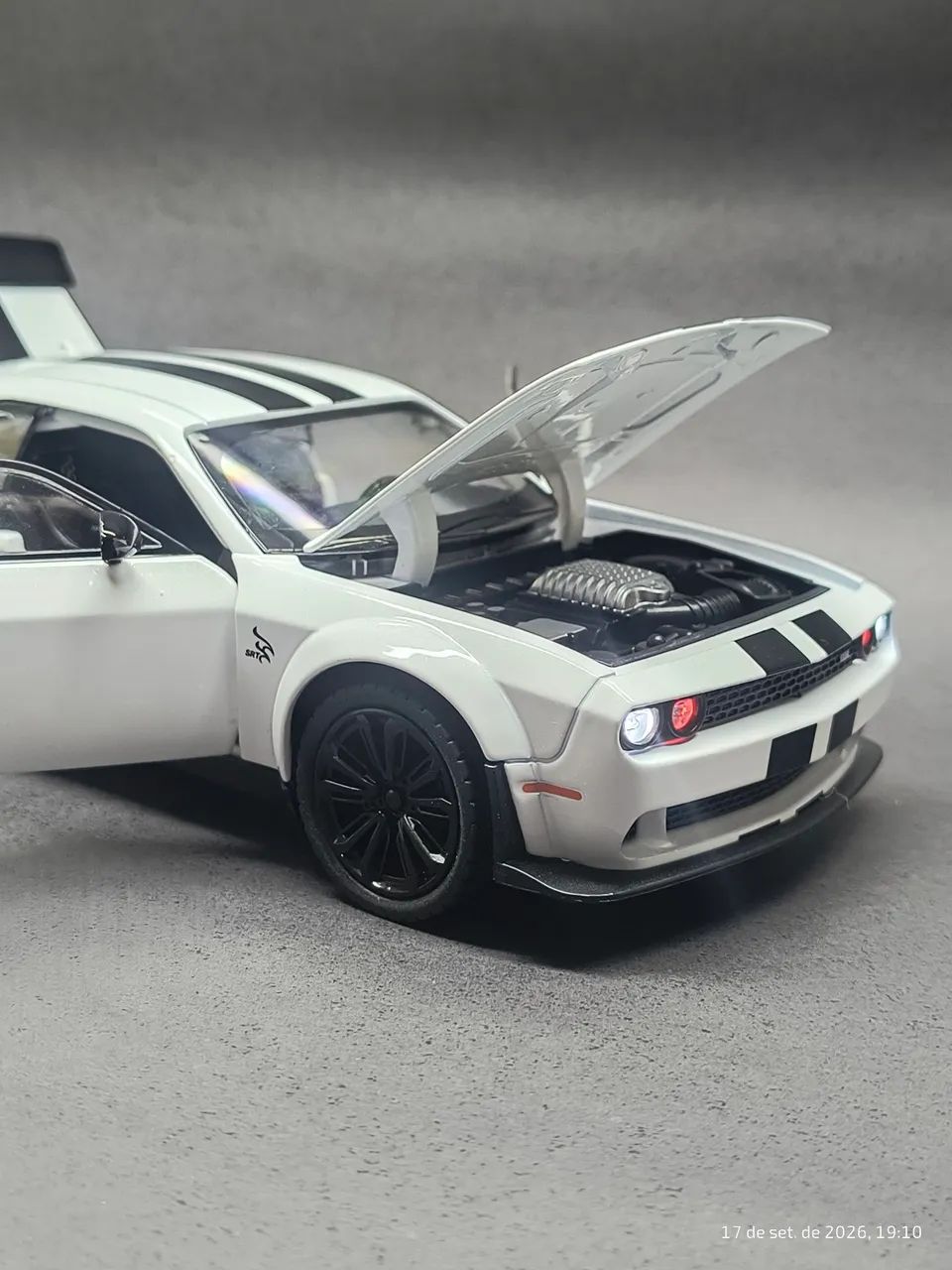 Dodge Charlenger SRT Heccallt - escala 1/24  - Foto 4