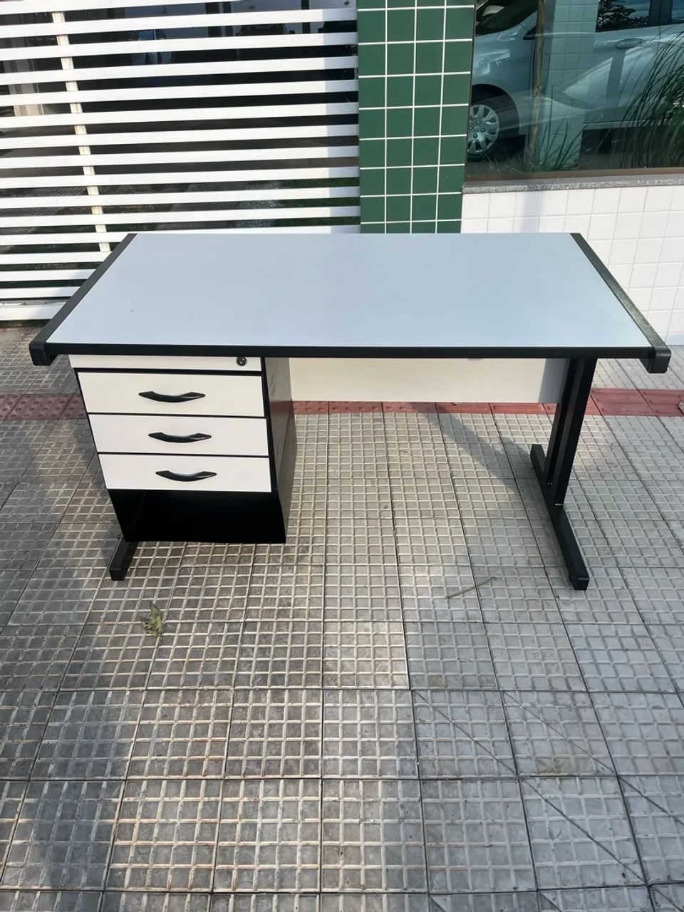 Mesa de escritório reforçada semi nova 