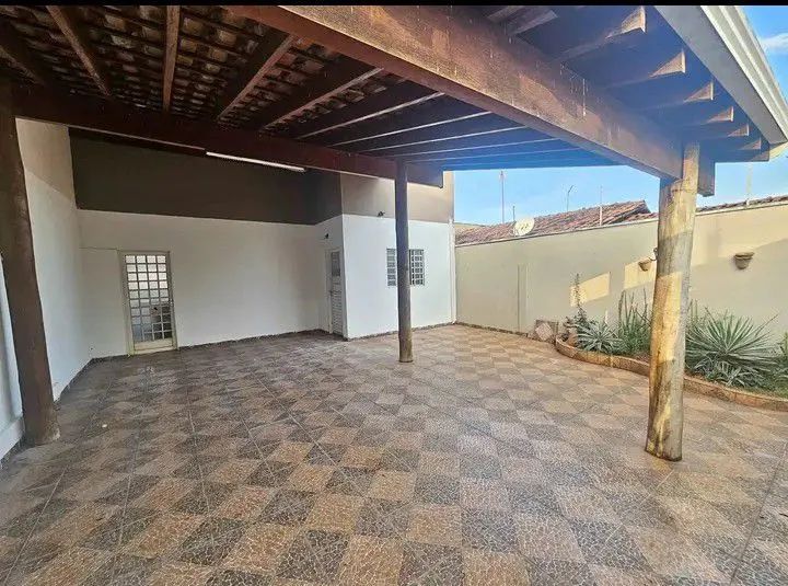 "" Vendo casa em Praia Grande.""