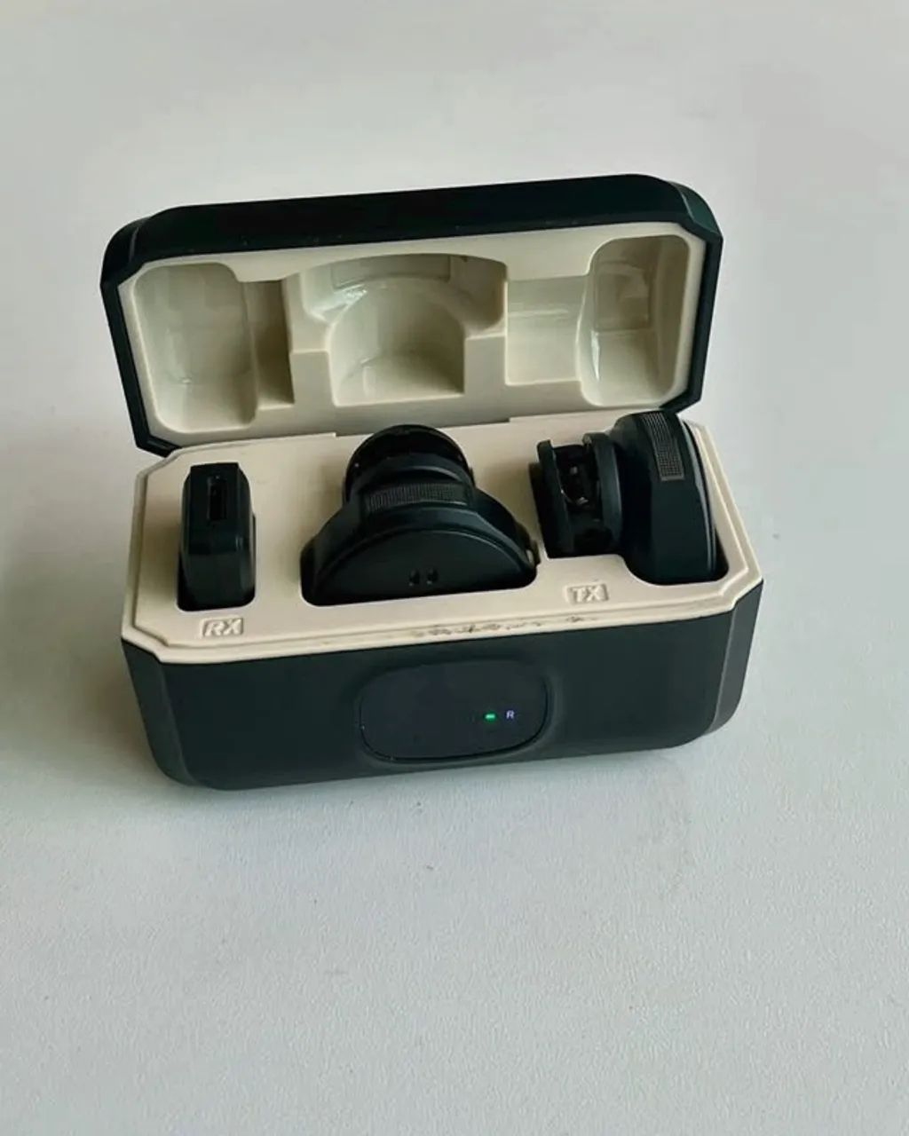 Microfone de Lapela Sem Fio Duplo para iPhone - Lightning + Estojo  Vendo kit de microfone