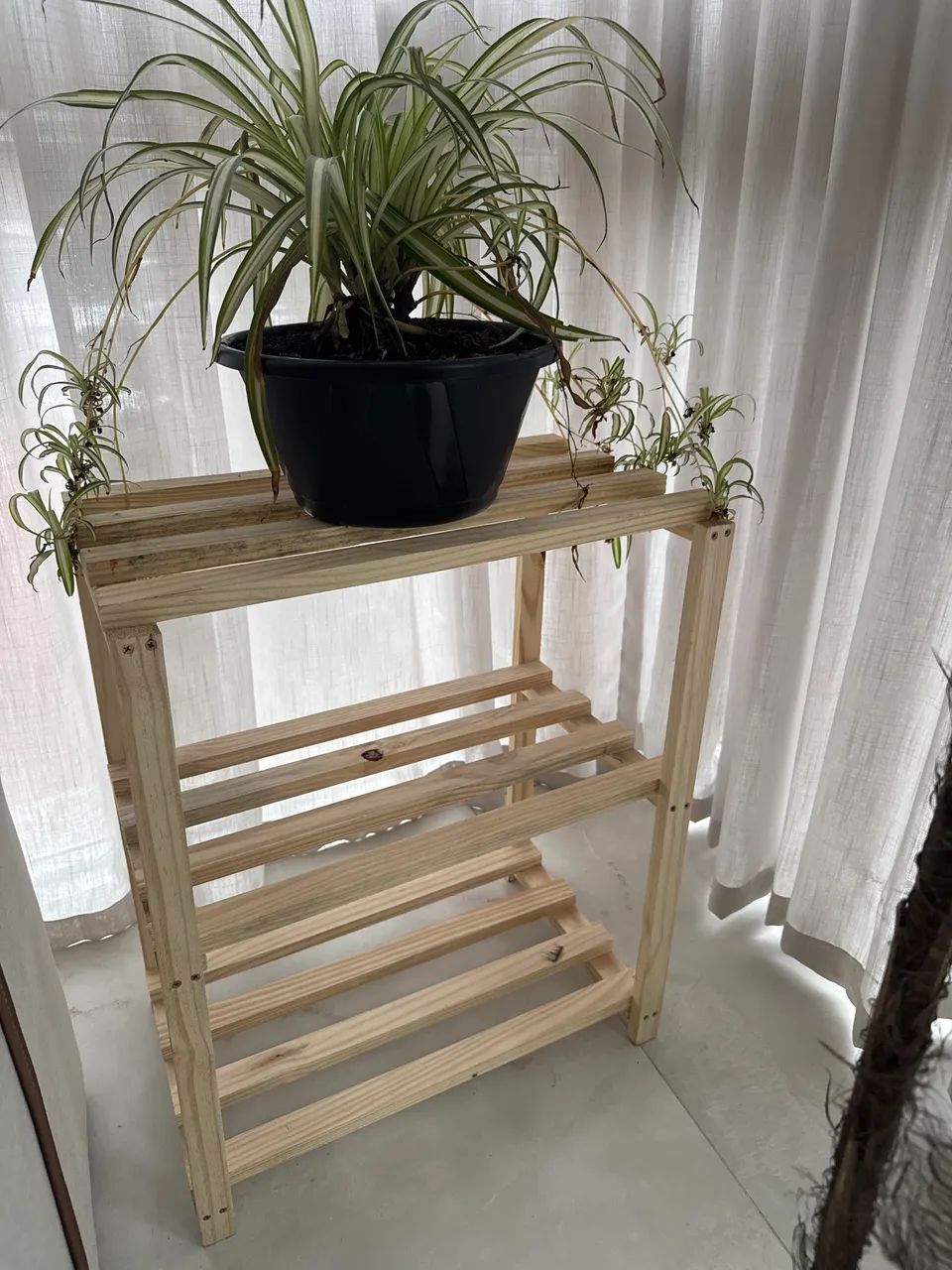 Mesinha com planta 