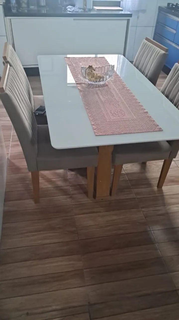 Vendo uma Mesa tampao de vidro c/ 4 cadeiras. - Foto 2