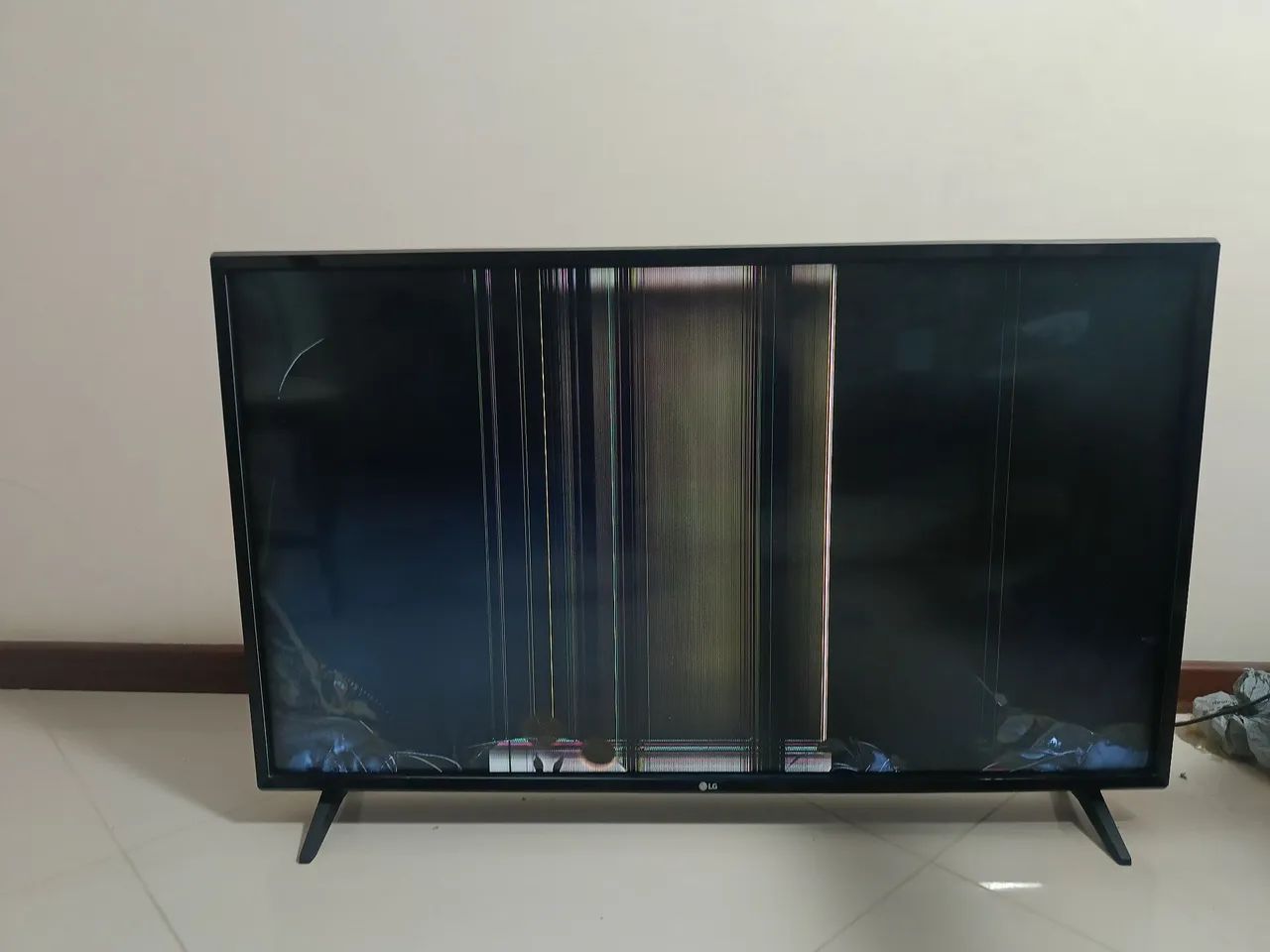 Tv LG 43 pol funciona porém tela quebrada 