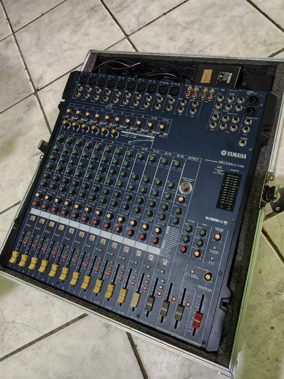 Mesa de som Yamaha 166cx-usb