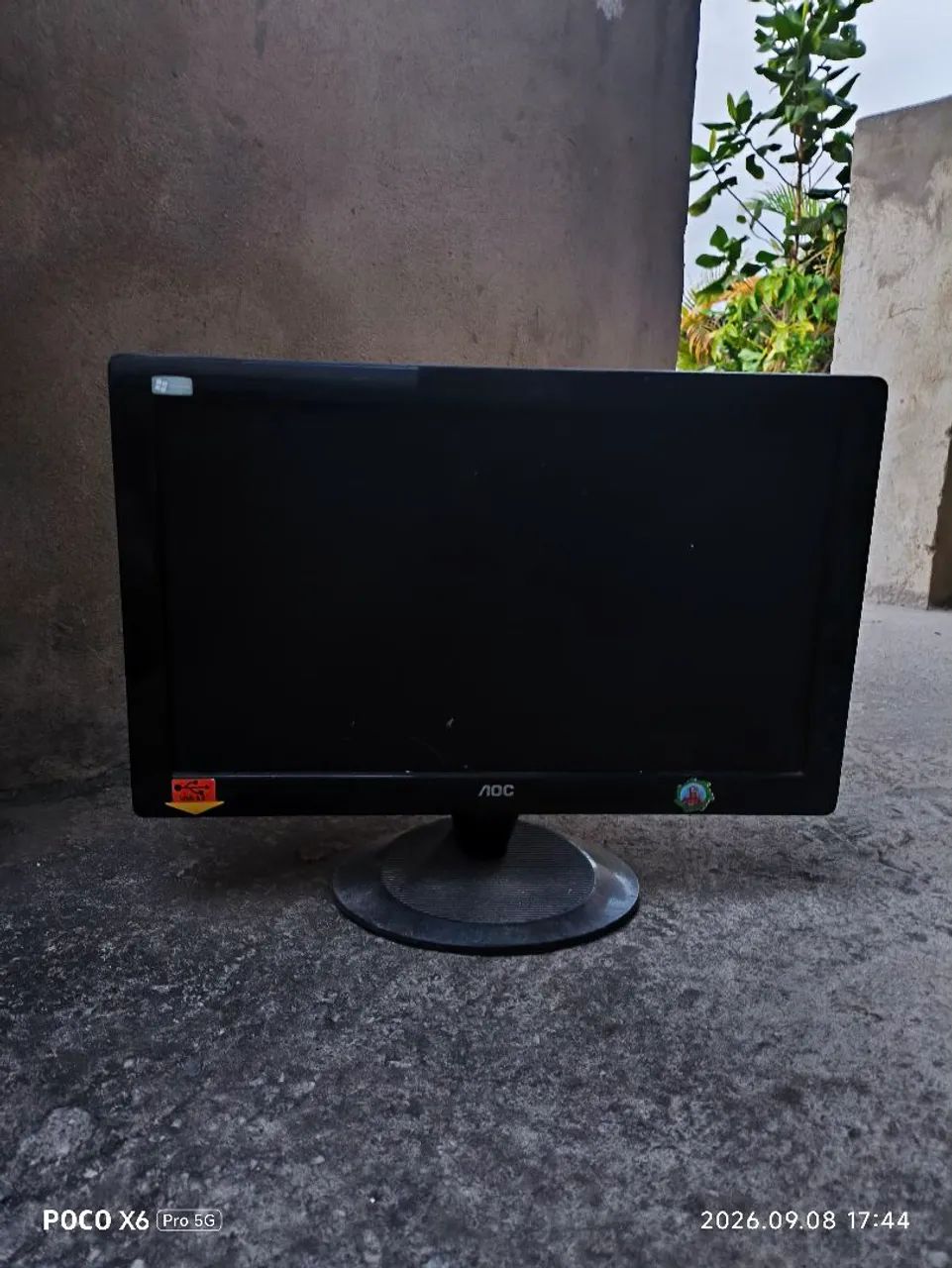 Monitor AOC tela arranhada