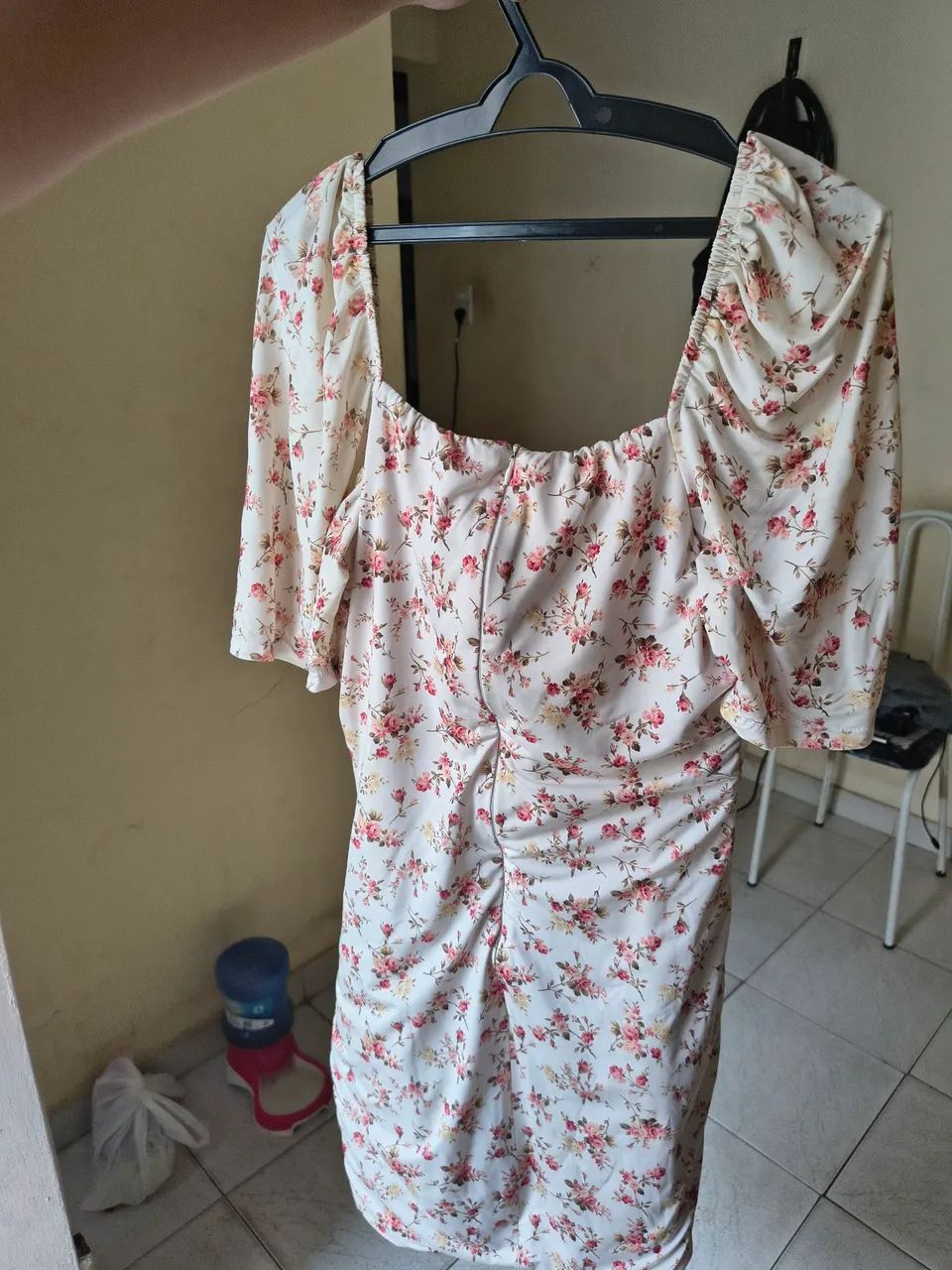 Vestido floral colado com forro - Foto 3