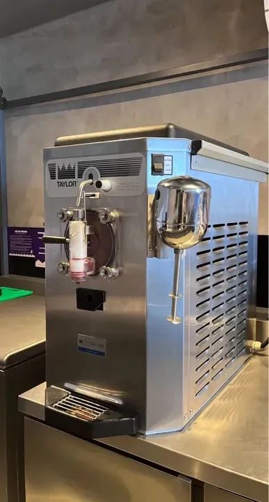 Máquina de açaí + Quiosque completo