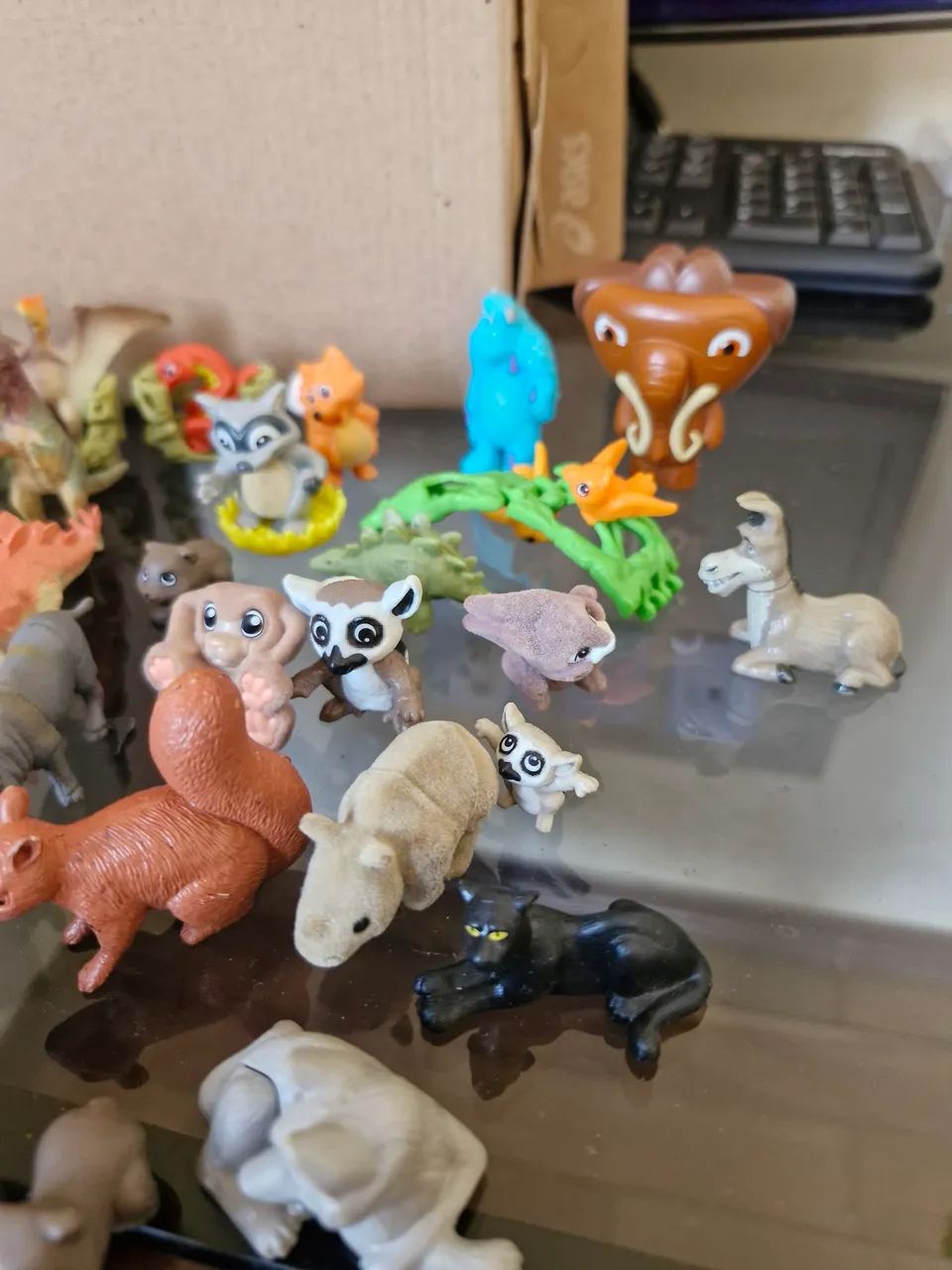 Dinossauros e brinquedos de Kinder Ovo - Foto 4